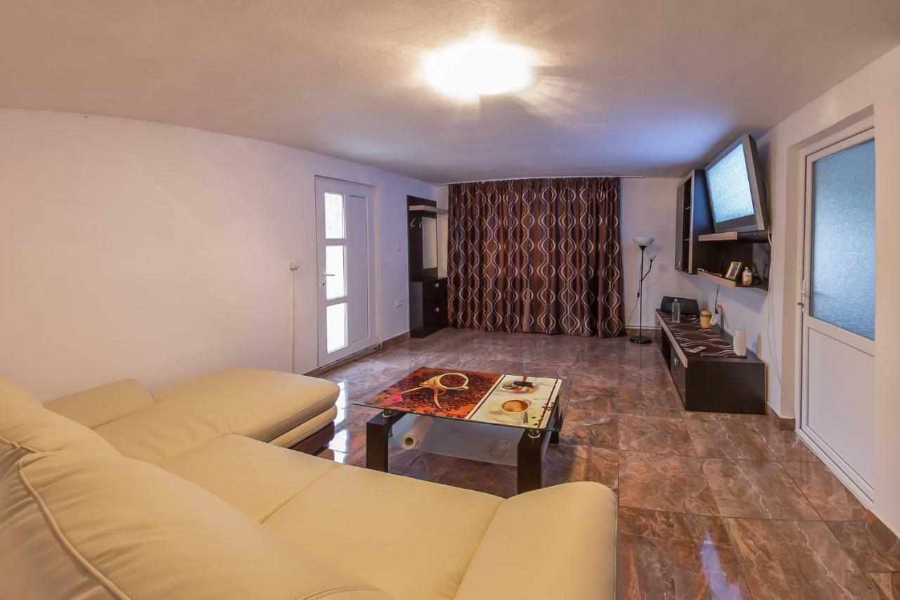 Casa De Vacanta Jeny Novaci-Straini Luaran gambar