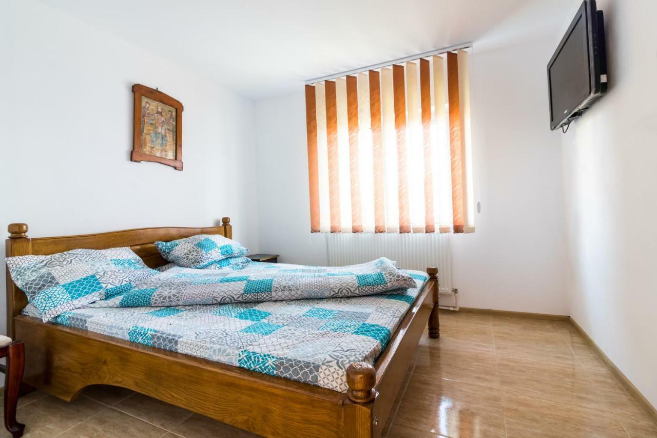 Casa De Vacanta Jeny Novaci-Straini Luaran gambar