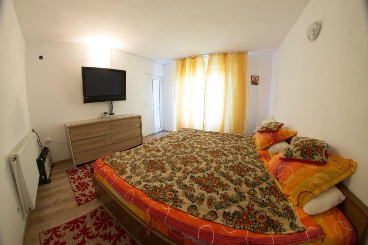 Casa De Vacanta Jeny Novaci-Straini Luaran gambar