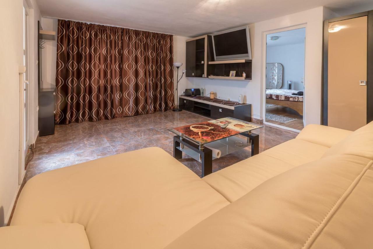 Casa De Vacanta Jeny Novaci-Straini Luaran gambar