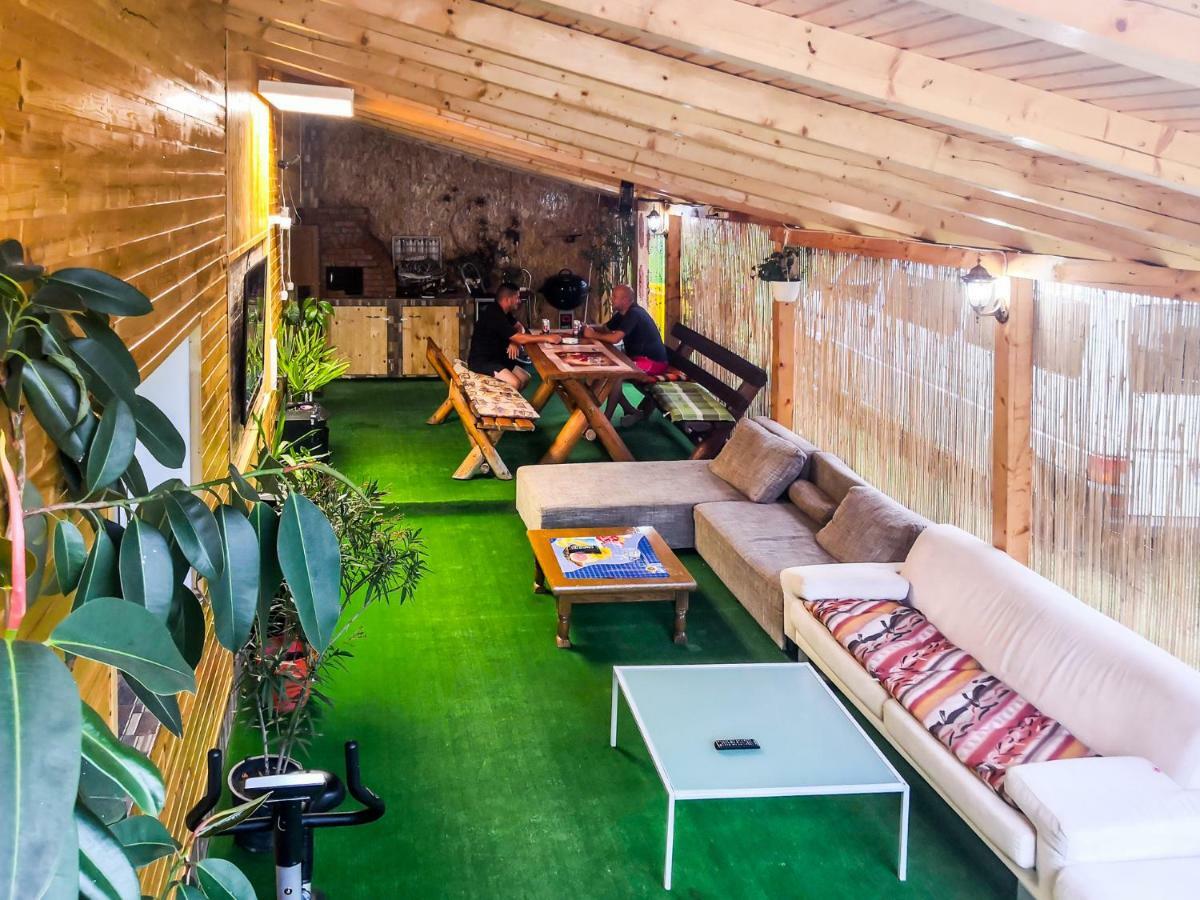 Casa De Vacanta Jeny Novaci-Straini Luaran gambar