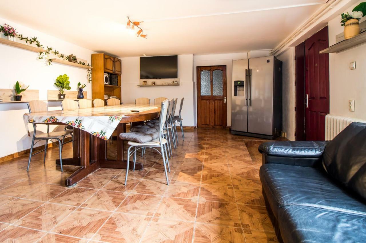 Casa De Vacanta Jeny Novaci-Straini Luaran gambar