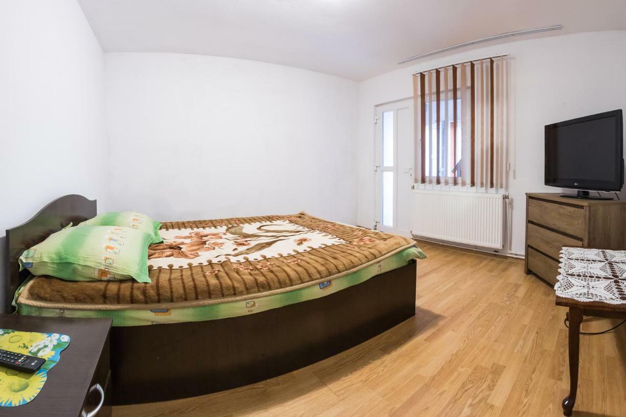 Casa De Vacanta Jeny Novaci-Straini Luaran gambar