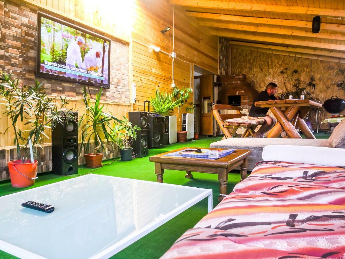 Casa De Vacanta Jeny Novaci-Straini Luaran gambar