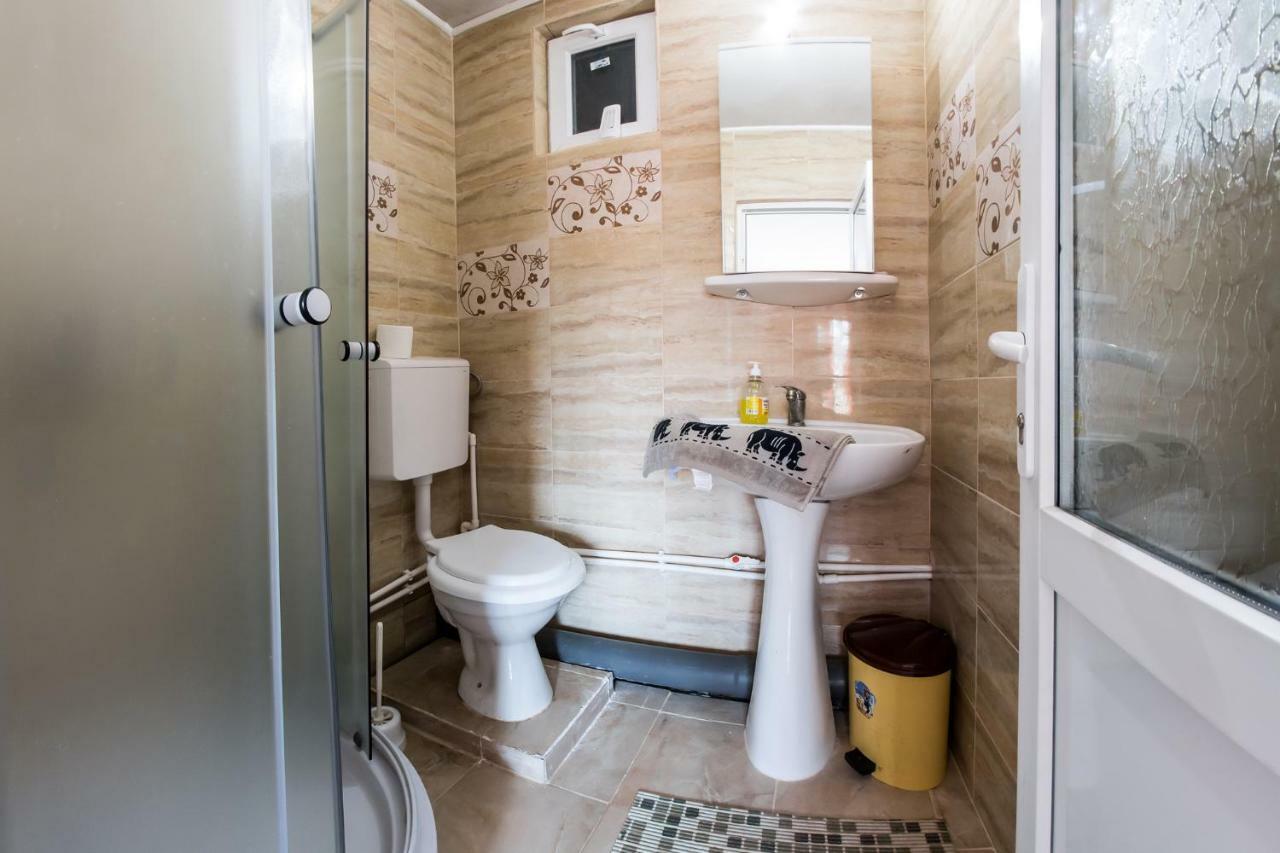 Casa De Vacanta Jeny Novaci-Straini Luaran gambar