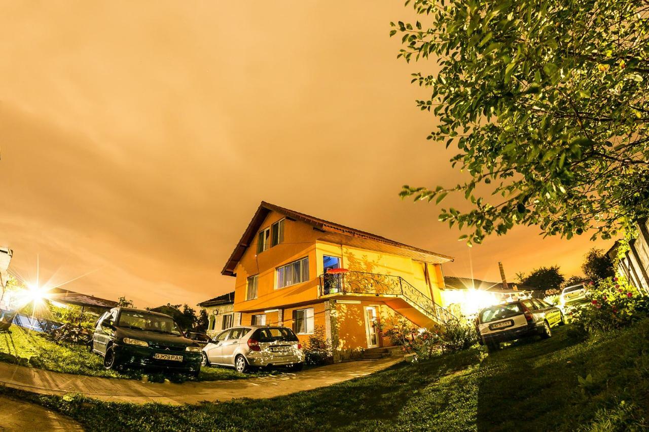Casa De Vacanta Jeny Novaci-Straini Luaran gambar