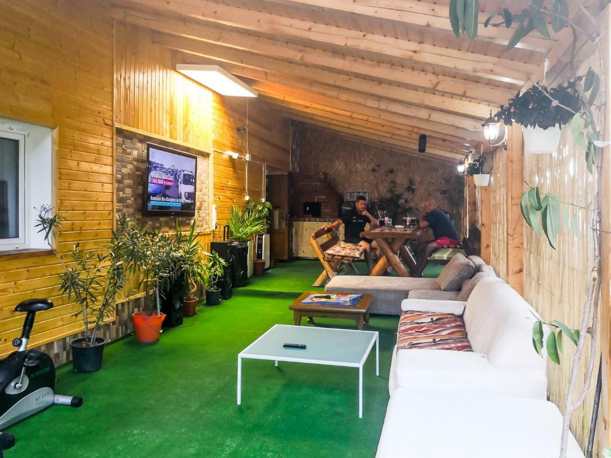 Casa De Vacanta Jeny Novaci-Straini Luaran gambar