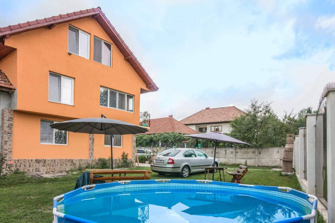 Casa De Vacanta Jeny Novaci-Straini Luaran gambar